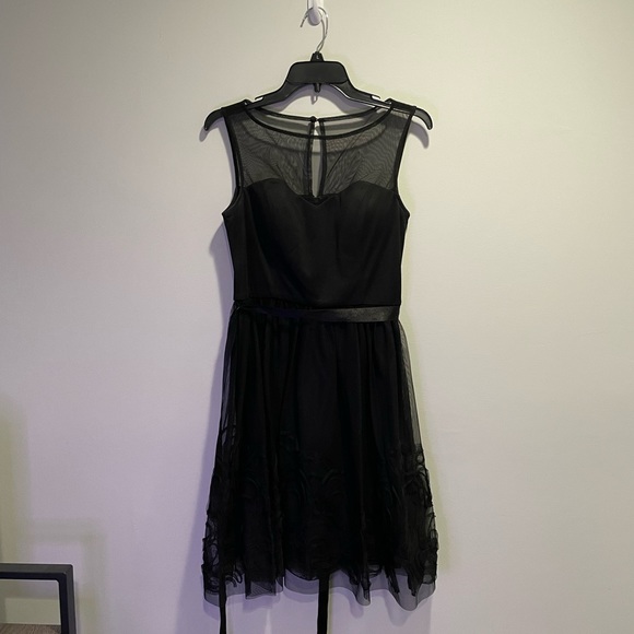 {DB Studio} black cocktail dress Women's Size M (8-10) mesh and lace details - Picture 3 of 6